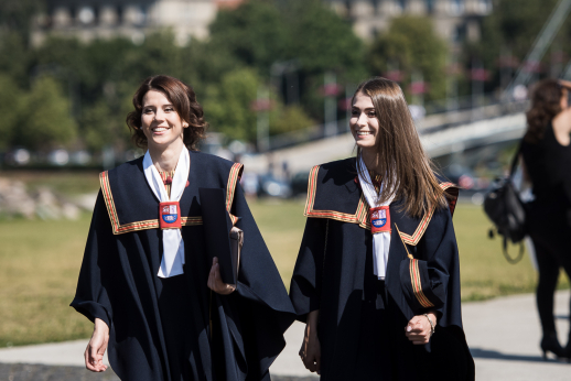LSMU absolventams įteikti Šimtmečio diplomai 