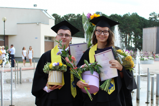 Paklausių specialybių absolventams daug galimybių