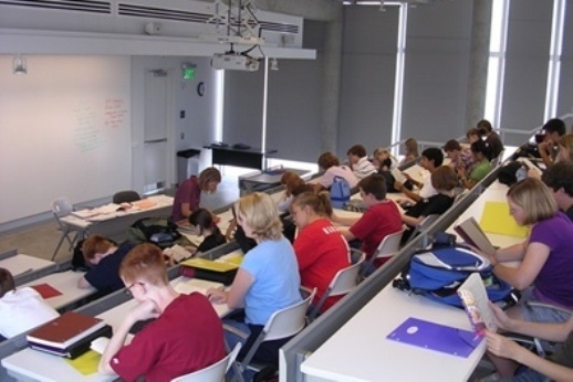 Kolegija prieš universitetą. KURIS VARIANTAS GERESNIS?