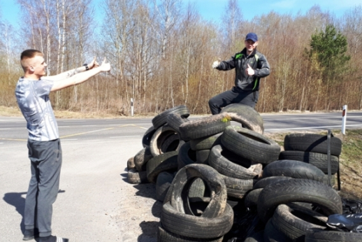 Po paskaitų – į laukus rinkti padangų