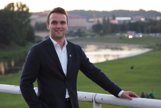 ISM alumnas Jonas Vadapalas: universitetas nutiesė mano karjeros tiltą ISM alumnas Jonas Vadapalas: universitetas nutiesė mano karjeros tiltą