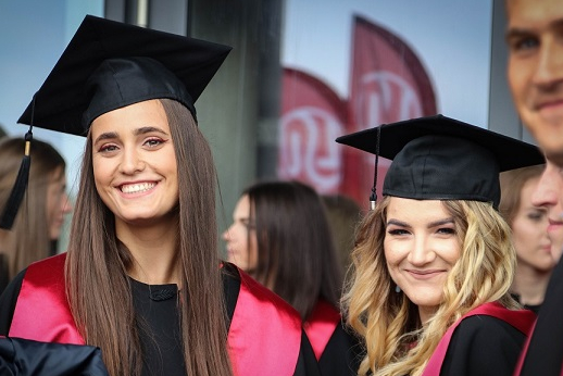LSU absolventams iškilmingai įteikti bakalauro ir magistro diplomai LSU absolventams iškilmingai įteikti bakalauro ir magistro diplomai