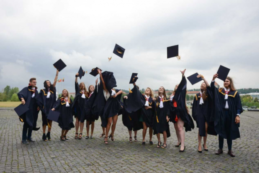  LSMU absolventams iškilmingai įteikti diplomai 
