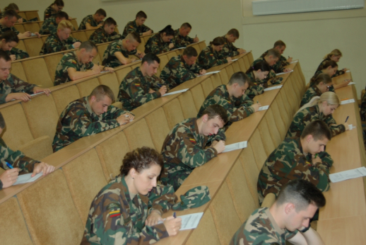 Visi 34-osios laidos kursantai testo klausimus įveikė