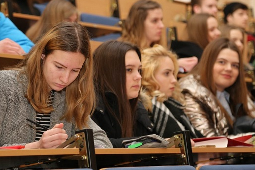 Per rudens atostogas gimnazistai laukiami LSU