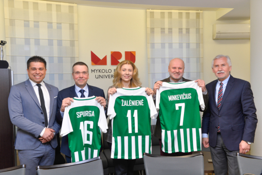 Moterų futbolo akademija „Žalgiris“ naujų iššūkių sieks drauge su MRU Moterų futbolo akademija „Žalgiris“ naujų iššūkių sieks drauge su MRU