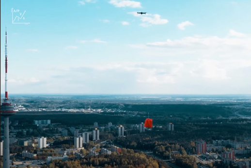 EVA absolventams diplomus įteikė originaliai – pasitelkę droną