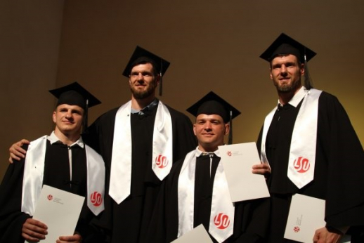 LSU diplomais didžiuojasi ir žymūs sportininkai LSU diplomais didžiuojasi ir žymūs sportininkai