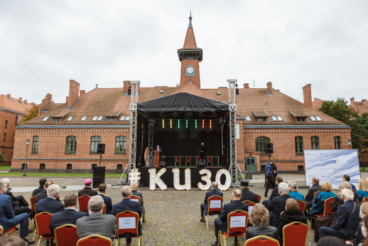 30-metį mininčiame Klaipėdos universitete prasidėjo akademiniai metai 30-metį mininčiame Klaipėdos universitete prasidėjo akademiniai metai