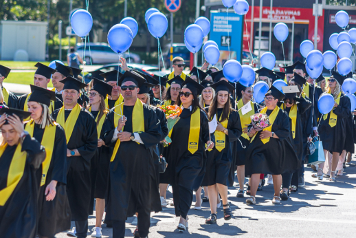 Panevėžio kolegijoje nuaidėjo diplomų įteikimo šventė