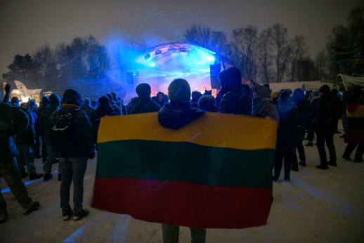 Kovo 11-ąją pasitiko budėdami prie Nepriklausomybės laužo