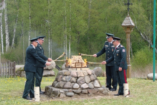 Prie trijų valstybių sienų sandūros atidengtas Pasieniečių mokyklos stogastulpis Prie trijų valstybių sienų sandūros atidengtas Pasieniečių mokyklos stogastulpis