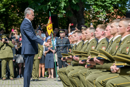Lietuvos karo akademijos absolventai papildė karininkų gretas Lietuvos karo akademijos absolventai papildė karininkų gretas