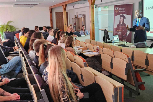 Lietuvos verslo kolegijoje vedamas JAV profesoriaus kursas studentams