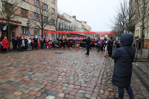 Lietuvos verslo kolegija organizavo labdaringą akciją Lietuvos verslo kolegija organizavo labdaringą akciją