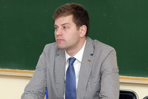Ar verta studijuoti, jei visi atsakymai internete?