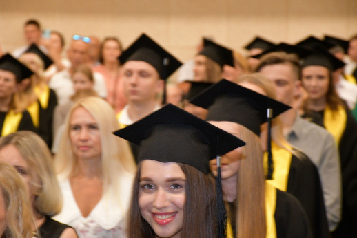 Įteikti aukštojo mokslo diplomai Utenos kolegijos absolventams Įteikti aukštojo mokslo diplomai Utenos kolegijos absolventams