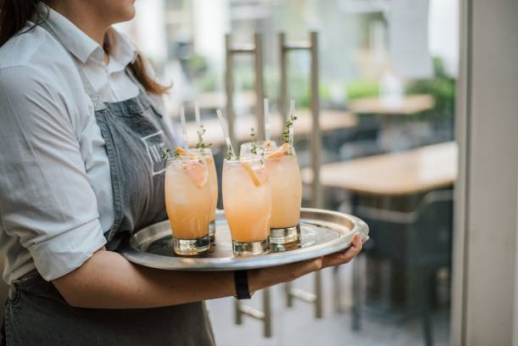 Mokymai, atitinkantys rinkos poreikius: tapk paklausiu padavėju ir barmenu Mokymai, atitinkantys rinkos poreikius: tapk paklausiu padavėju ir barmenu