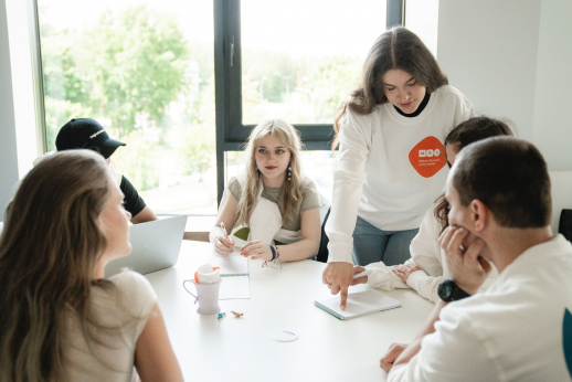 Politika ir komunikacija: studijos, jungiančios valdžią ir žodžio galią