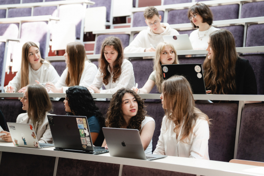 Socialinis darbas ir žmogaus teisės: studijos keičiantiems pasaulį Socialinis darbas ir žmogaus teisės: studijos keičiantiems pasaulį