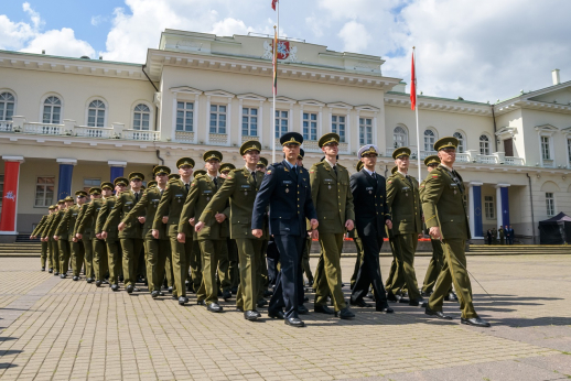 LKA 32-osios laidos absolventams suteikti leitenanto laipsniai!