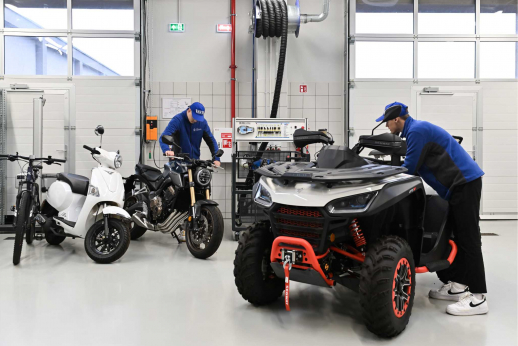 Kelyje į sėkmę: tapk nekėbulinių transporto priemonių remontininku