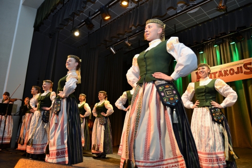 Pavasaris į kiemą, o KU ansamblis į gastroles...