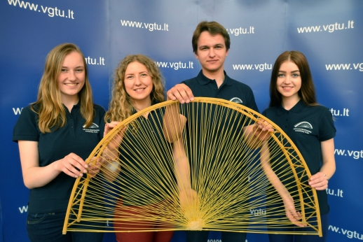 VGTU studentai pagerino makaronų tilto rekordą