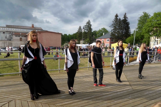 Utenos kolegijos studentės paskelbė vasarą Utenos kolegijos studentės paskelbė vasarą