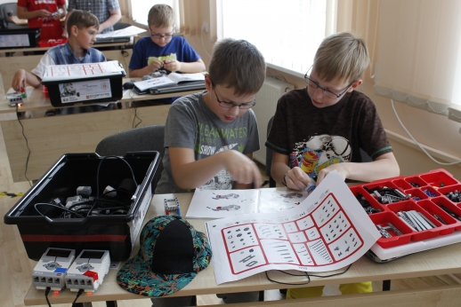 Robotikos stovykla vaikams Utenos kolegijoje Robotikos stovykla vaikams Utenos kolegijoje