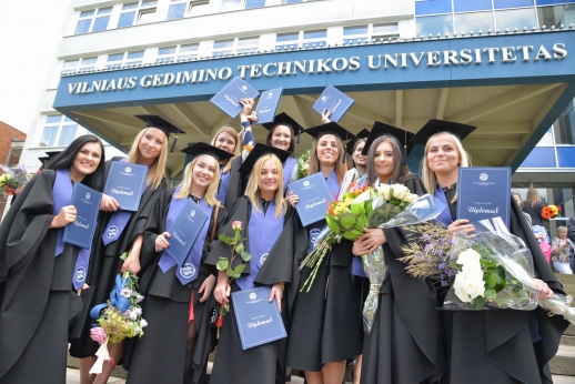 Įteikti VGTU diplomai
