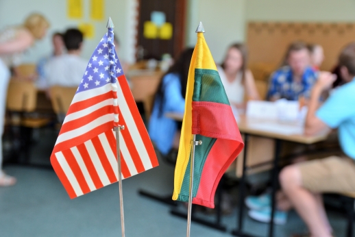 Amerikiečių ir lietuvių gimnazistų stovykla KU Amerikiečių ir lietuvių gimnazistų stovykla KU