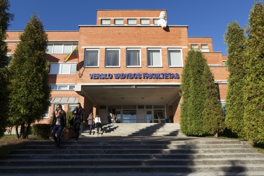 Verslo vadybos fakultete daugėja šimtukininkų