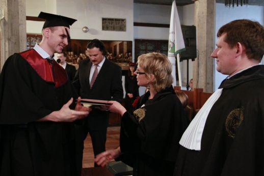 Mes didžiuojamės VU KHF absolventais!