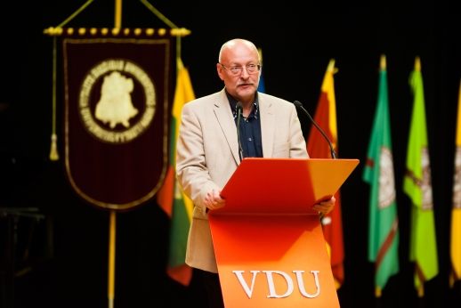 Atnaujintoje VDU magistrantūroje dėstys R. Valatka