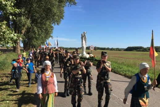 Pėsčiomis žygiavo būsimieji pasieniečiai