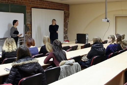 VU KHF: Pokalbis su rašytoju Alvydu  Šlepiku 