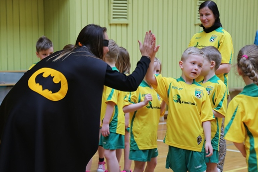 LSU studentai vaikus pakvietė į sporto turnyrą
