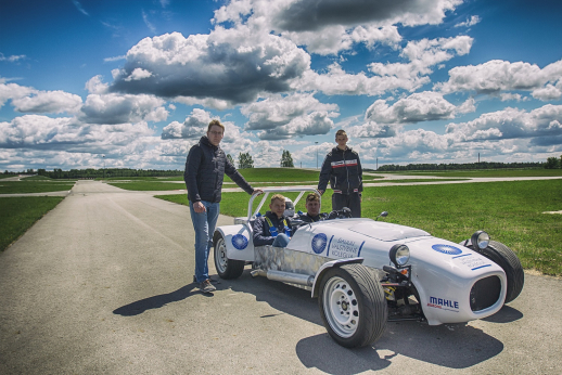 Studentai sukonstravo sportinį automobilį 