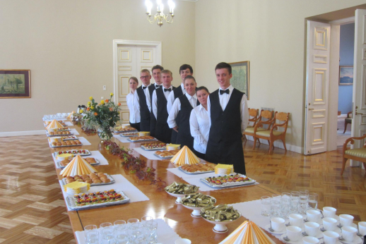 Rinkitės padavėjo ir barmeno profesiją! 