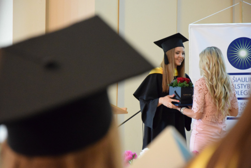 Diplomai įteikti beveik 700 ŠVK studentų