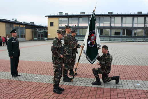 Pasieniečių mokyklos kursantai prisiekė mokyklai