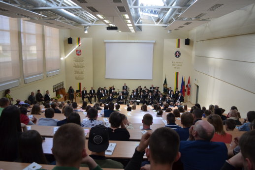 Kreida išrašyti linkėjimai būsimiems pasieniečiams