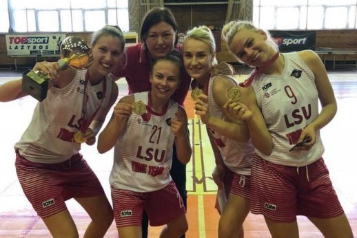 LSU sportininkės –  krepšinio trijulių čempionės