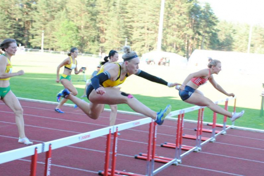 LSU lengvaatlečiams – medalių gausa