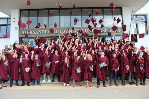 ASU diplomų įteikimo šventės akimirkos